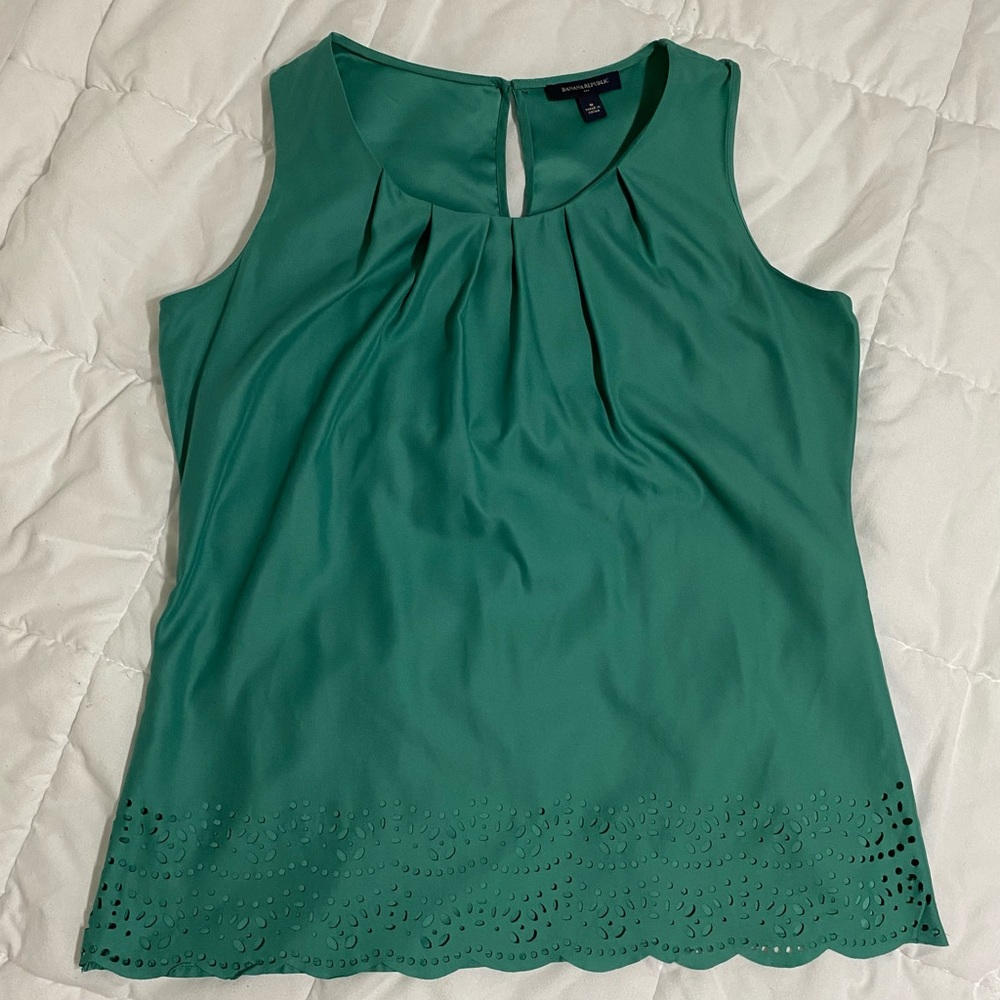 Banana Republic | Medium | Green Sleeveless Silk Top